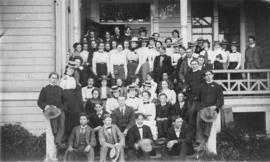 Tacoma High School Class of 1900 with faculty