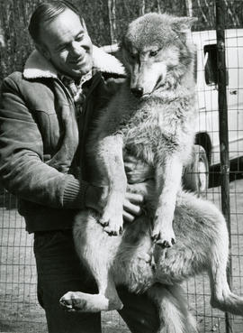 Andrews, Ed (Wolf breeder) - 3